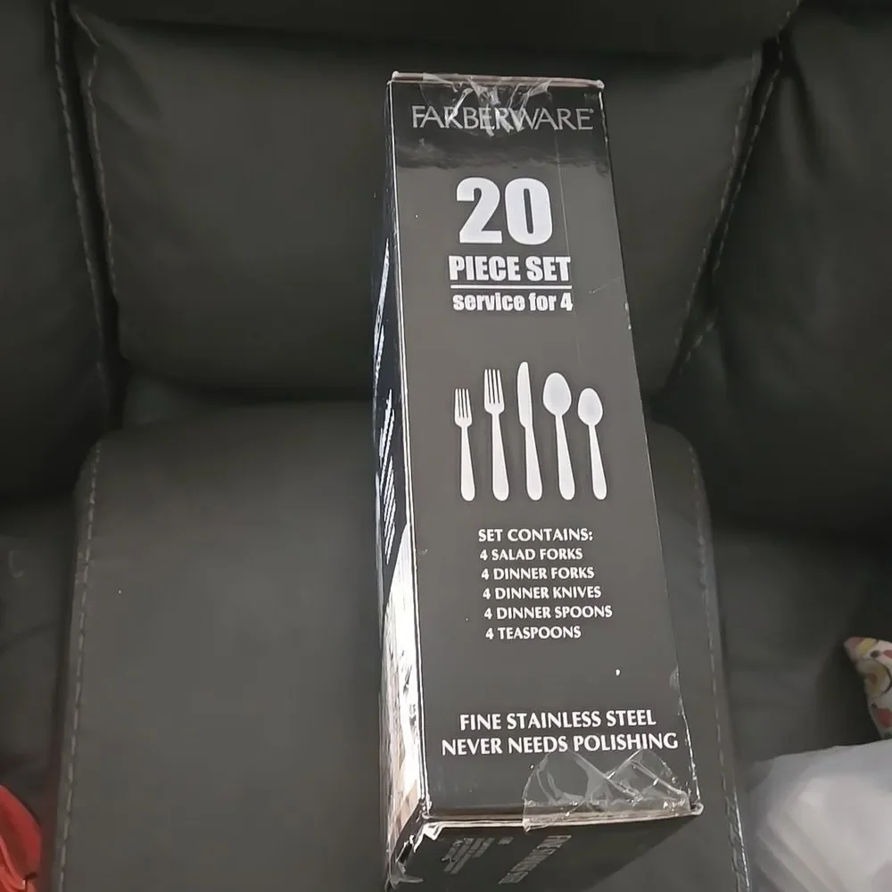 20 Piece Set Service for 4 silverware Farberware Venetian New In Box